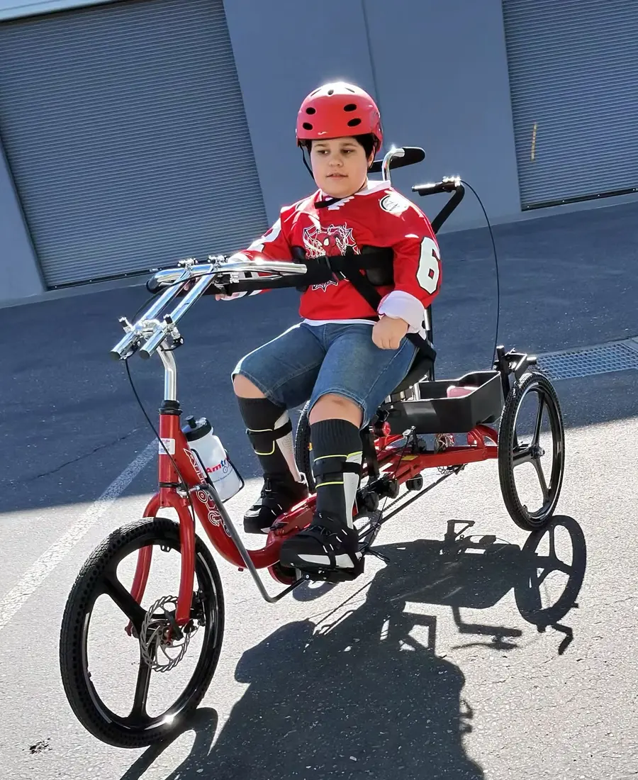 Lukas riding the Paceline 16 outdoors.
